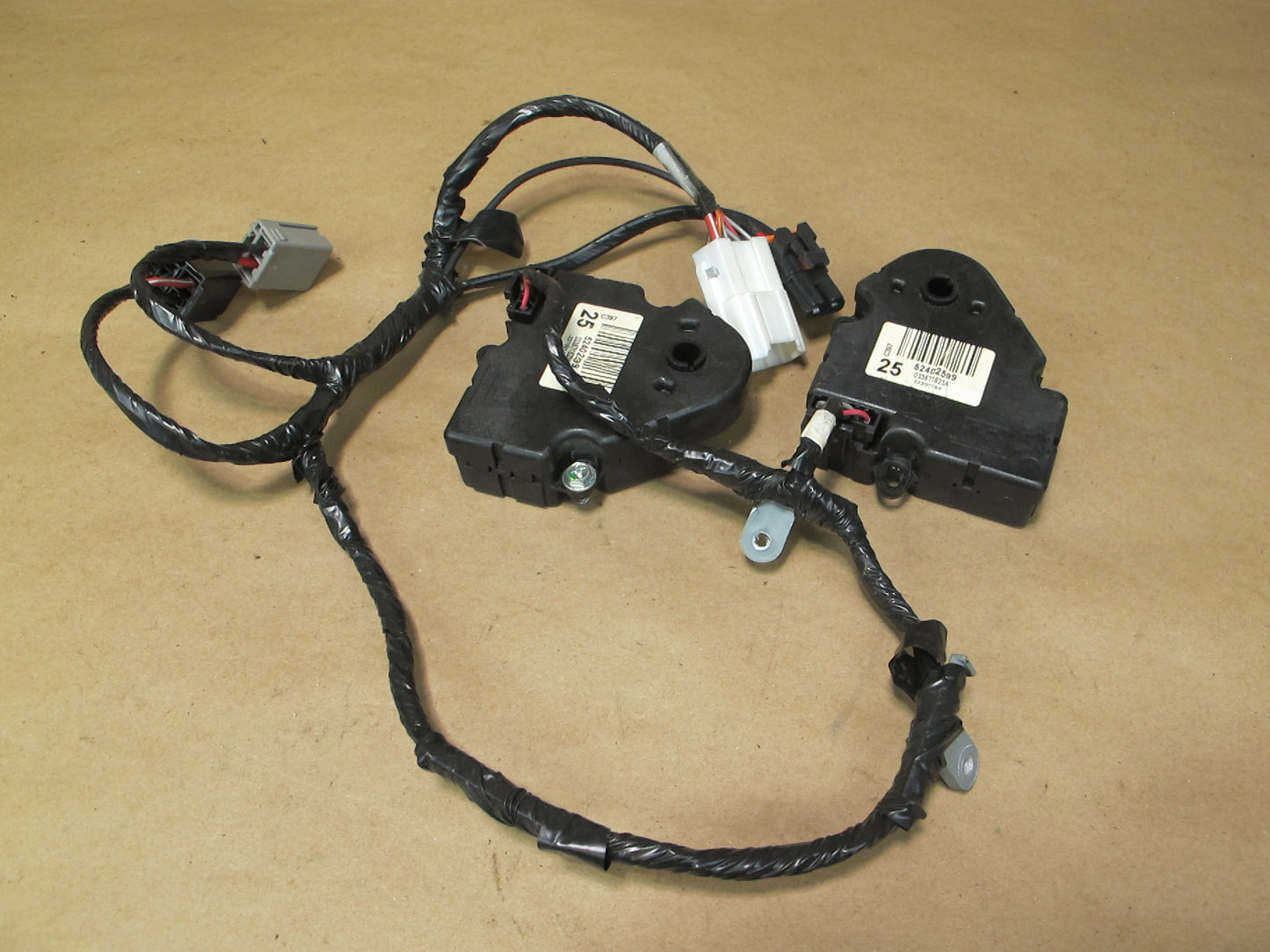 2003-2009 Hummer H2 Hvac A/C Air Heater Door Flap Actuator Motor W/ Wire Set