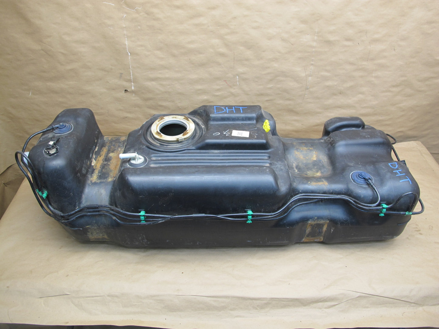 2003 Hummer H2 6.0L Gasoline Filler Fuel Reservoir Tank