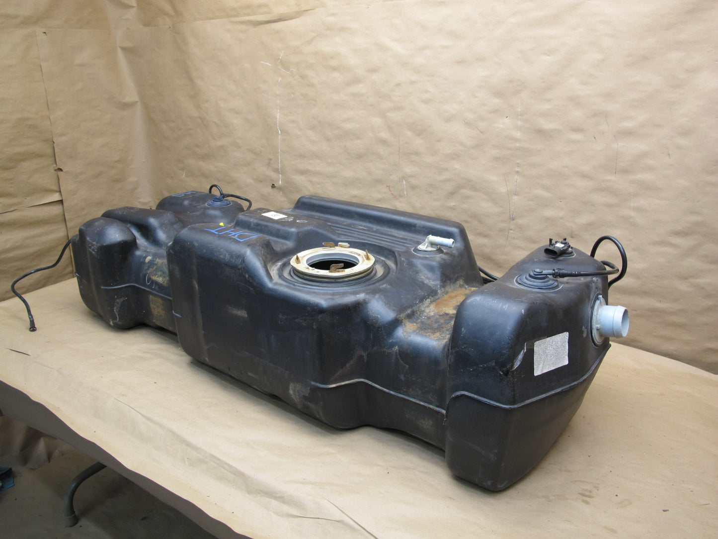 2003 Hummer H2 6.0L Gasoline Filler Fuel Reservoir Tank