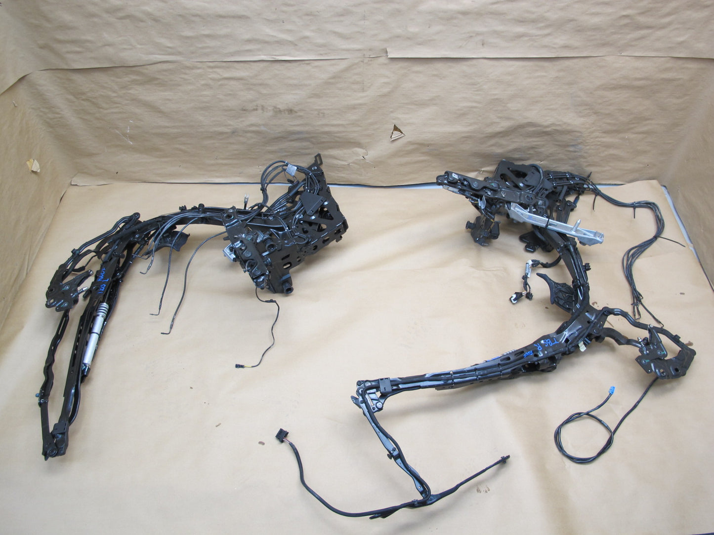07-13 BMW E93 Convertible Set of 2 TOP Roof Left & Right Hinge Cylinder OEM