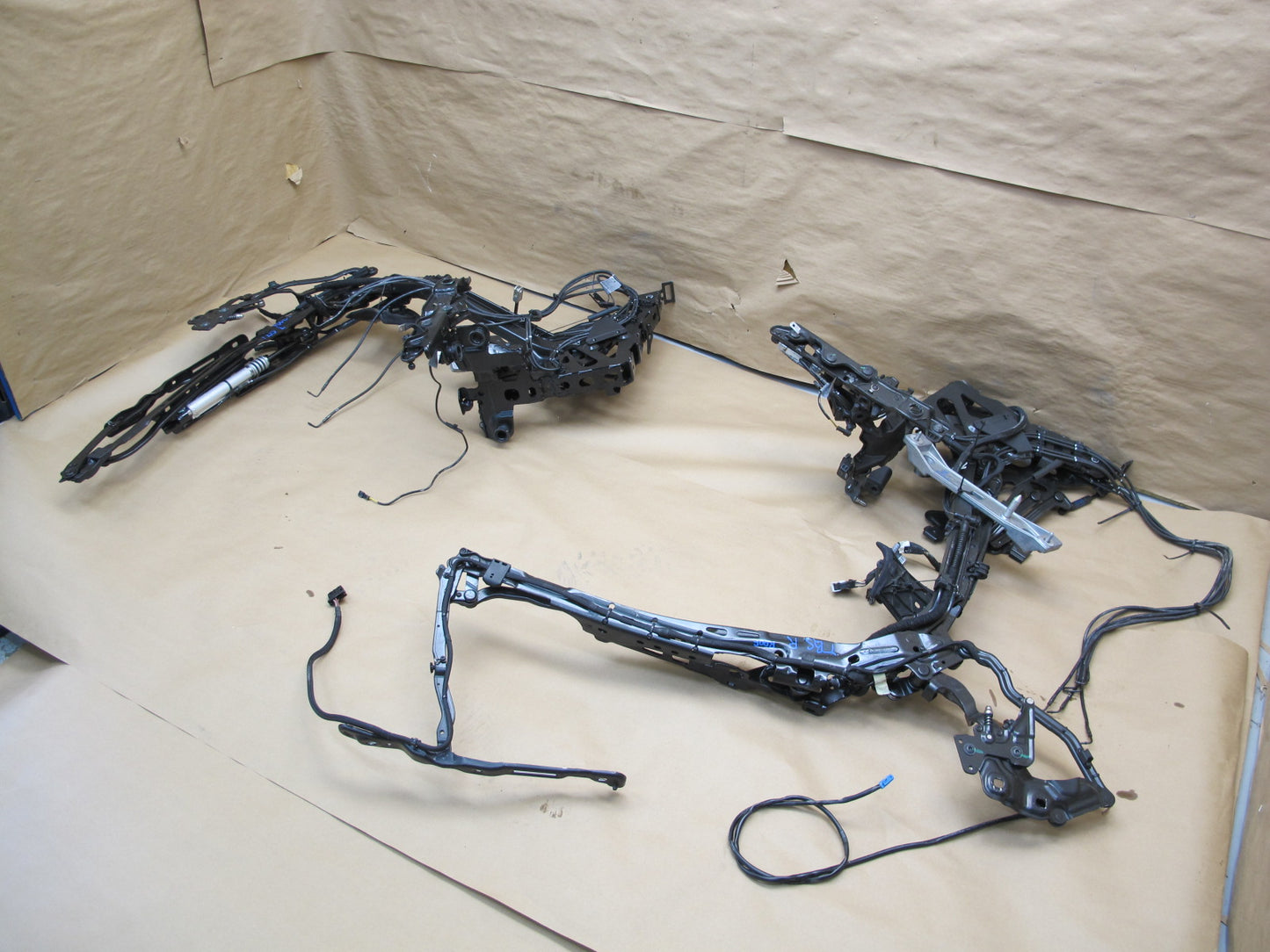 07-13 BMW E93 Convertible Set of 2 TOP Roof Left & Right Hinge Cylinder OEM