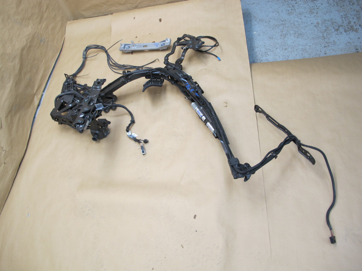 07-13 BMW E93 Convertible Set of 2 TOP Roof Left & Right Hinge Cylinder OEM