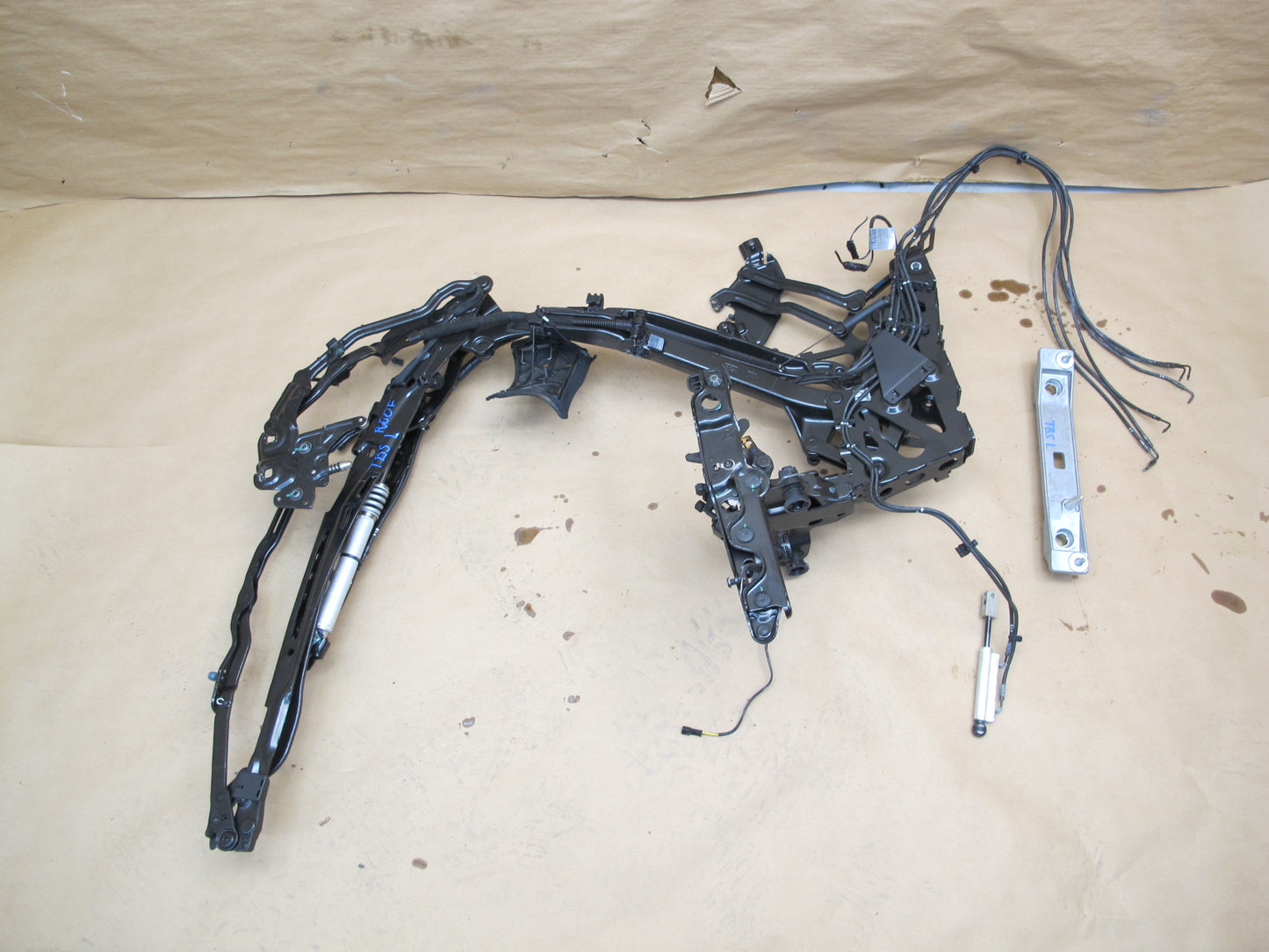 07-13 BMW E93 Convertible Set of 2 TOP Roof Left & Right Hinge Cylinder OEM