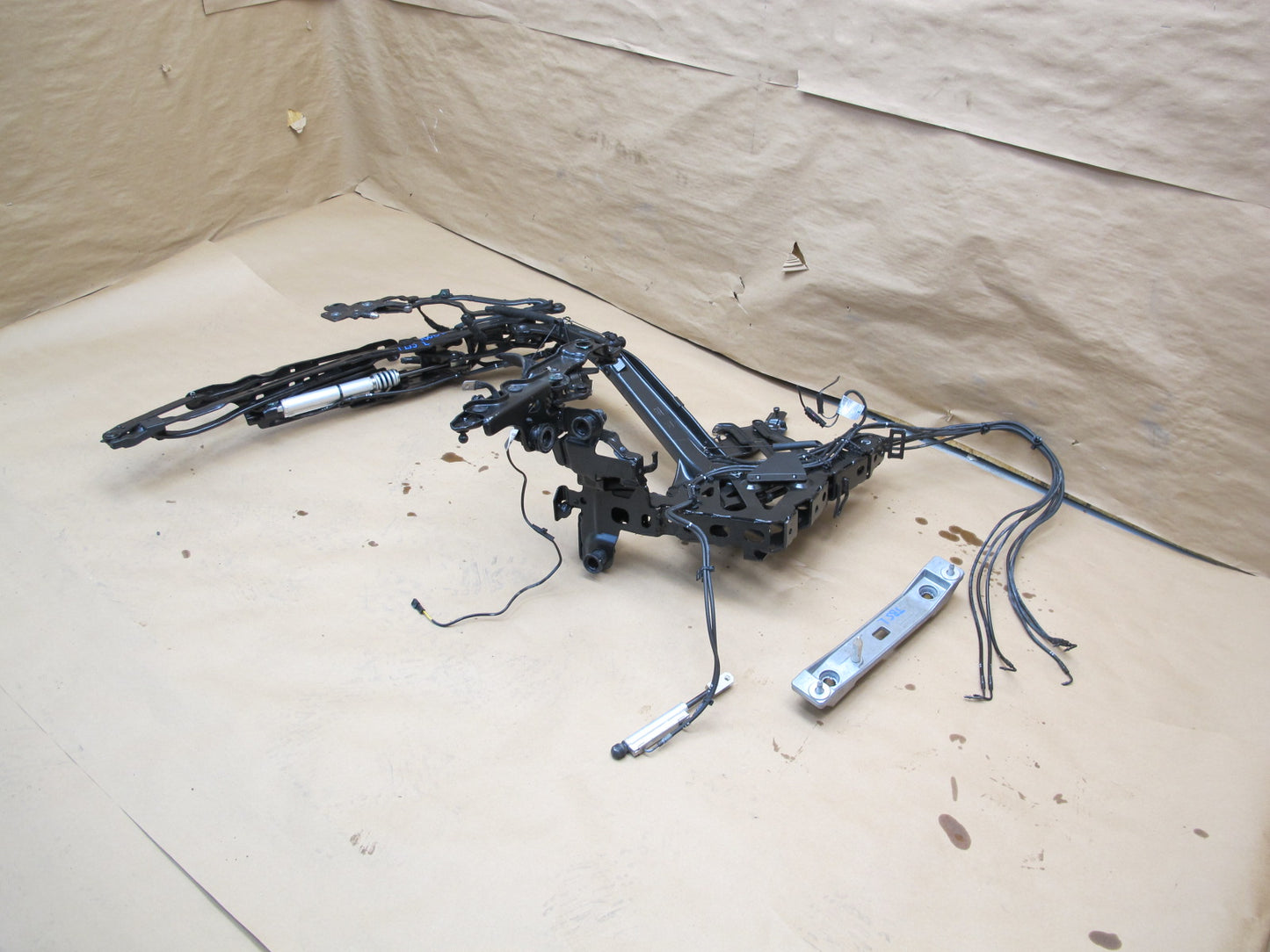 07-13 BMW E93 Convertible Set of 2 TOP Roof Left & Right Hinge Cylinder OEM