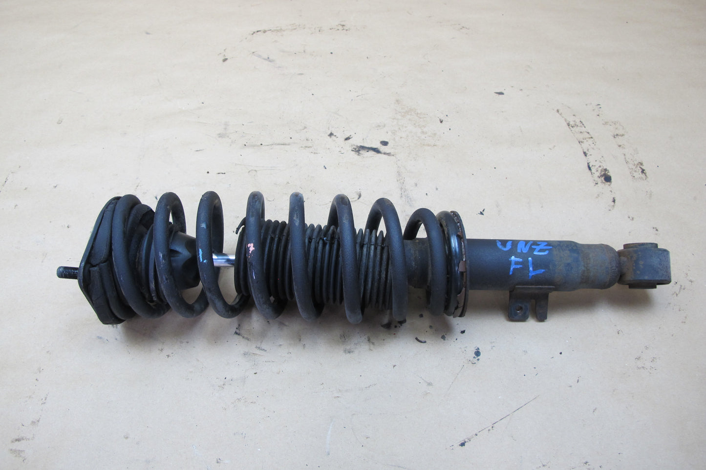 90-96 Nissan Z32 300ZX NON Turbo 2+0 Set of 2 Front Strut Shock Absorber OEM