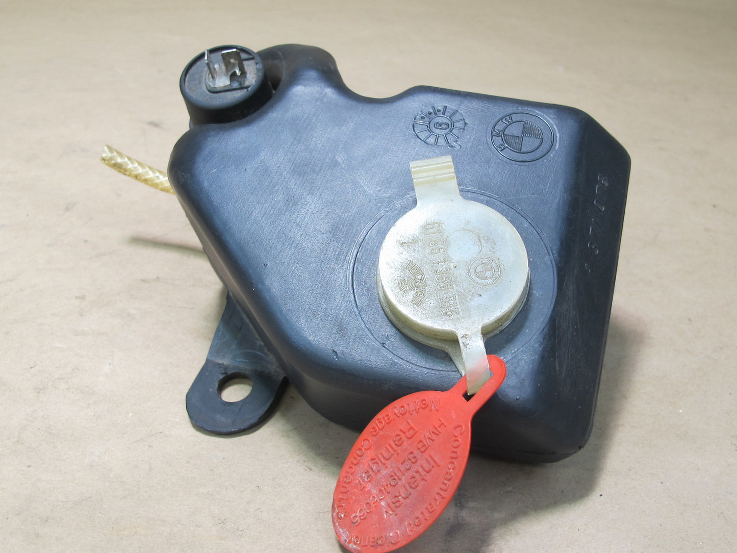 83-89 BMW E24 6-SERIES Windshield Washer Fluid Reservoir Tank w Pump OEM