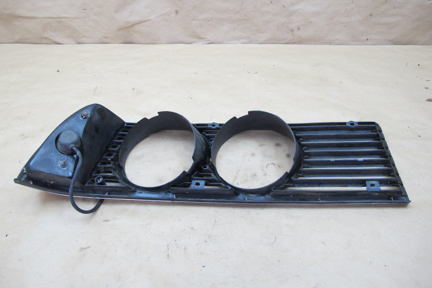 83-87 BMW E24 6-SERIES Set of 2 Front Left & Right Headlight Trim Grille OEM