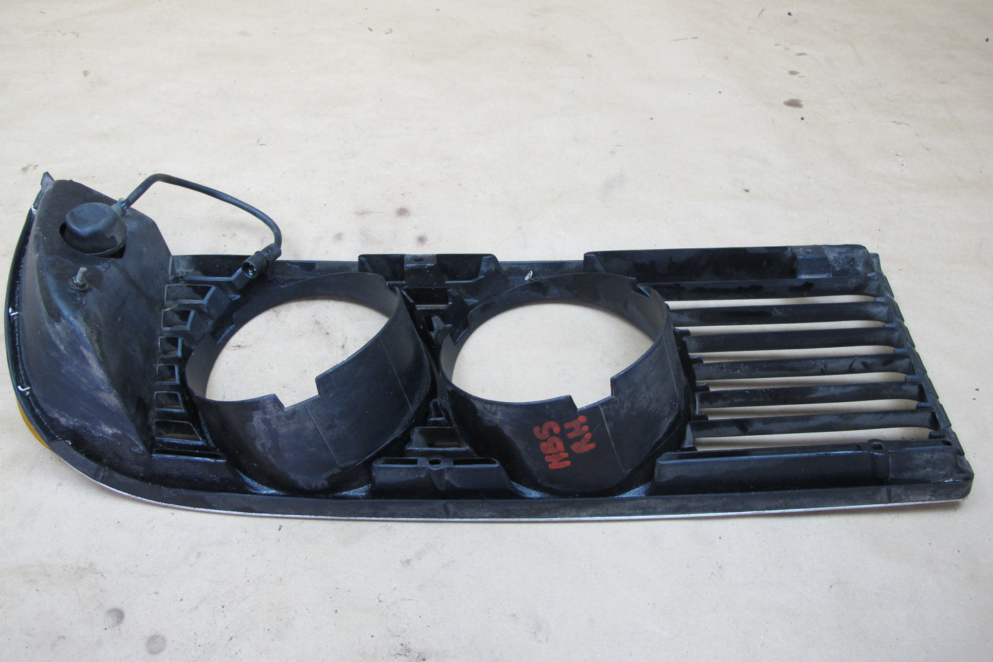 83-87 BMW E24 6-SERIES Set of 2 Front Left & Right Headlight Trim Grille OEM