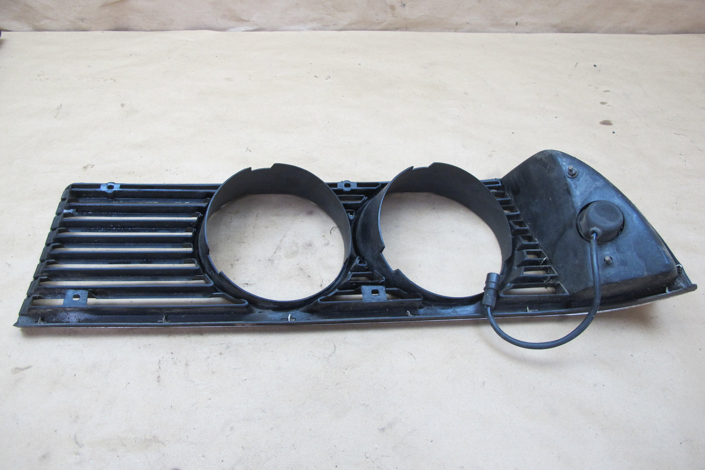 83-87 BMW E24 6-SERIES Set of 2 Front Left & Right Headlight Trim Grille OEM