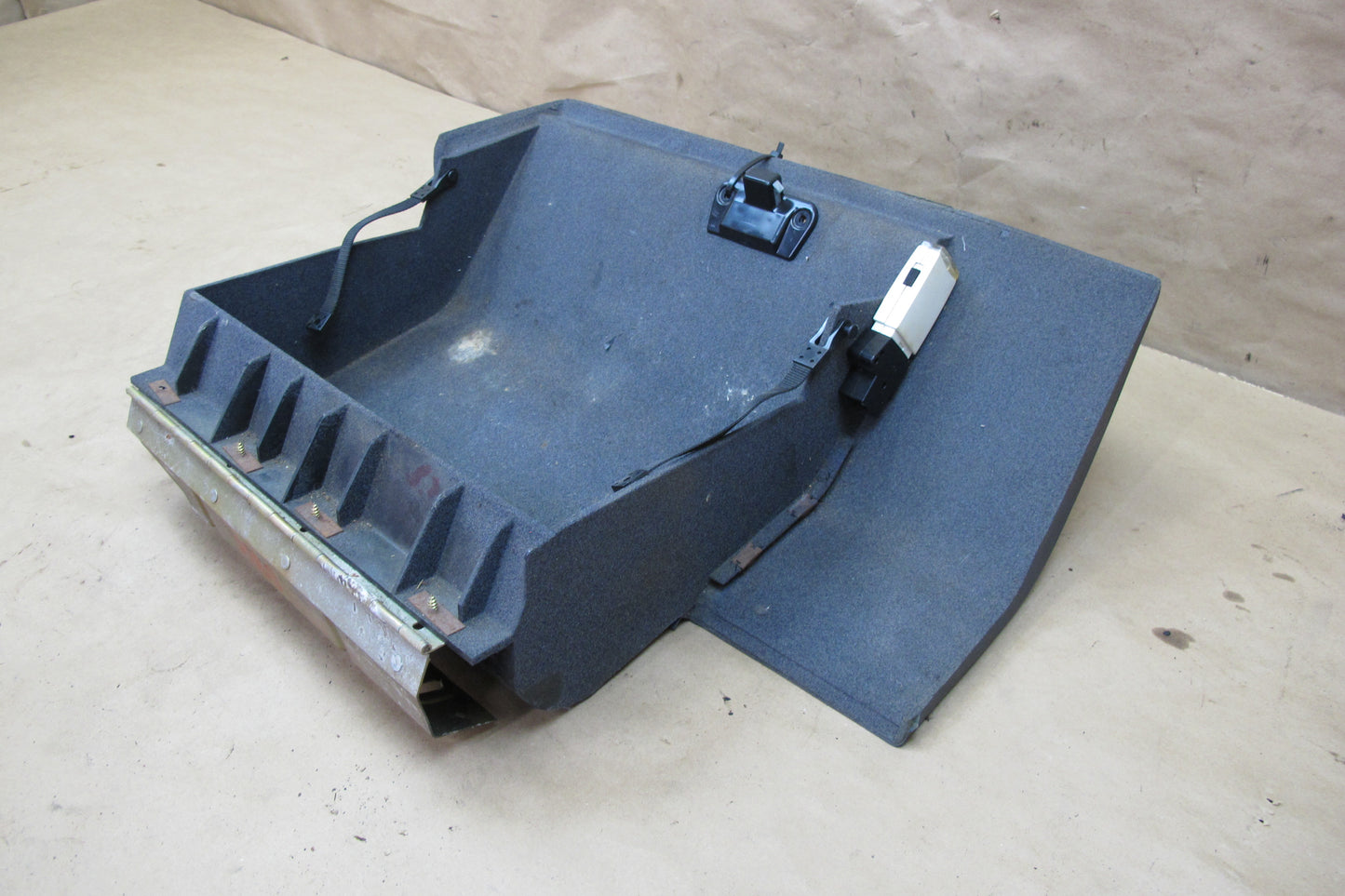 77-89 BMW E24 6-SERIES Dash Glove Box Compartment Storage Goor Lid OEM