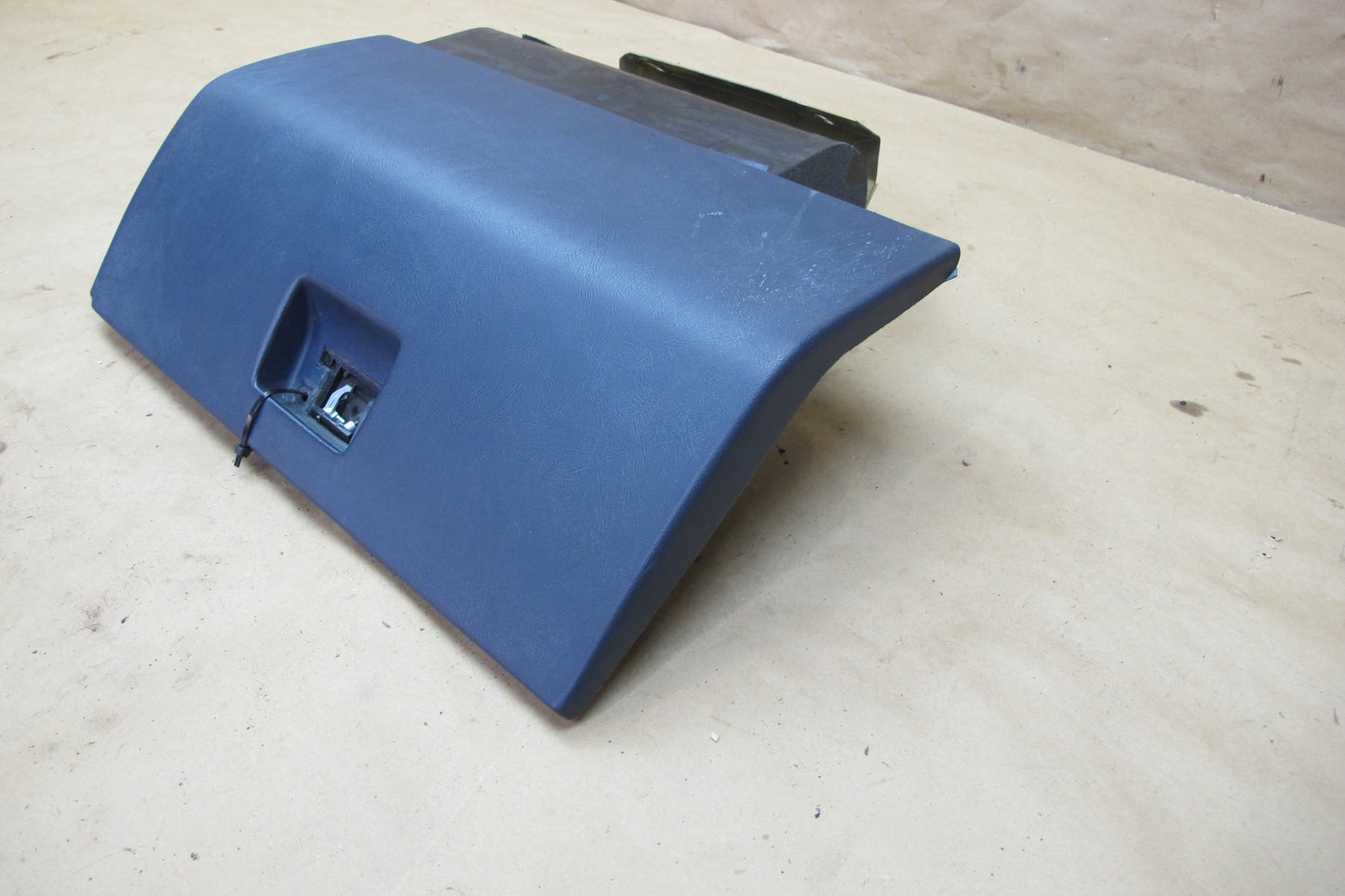 77-89 BMW E24 6-SERIES Dash Glove Box Compartment Storage Goor Lid OEM