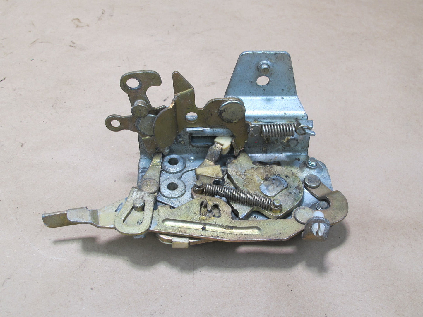 83-89 BMW E24 633CSi 635CSi Front Right Door Lock Catch Actuator OEM