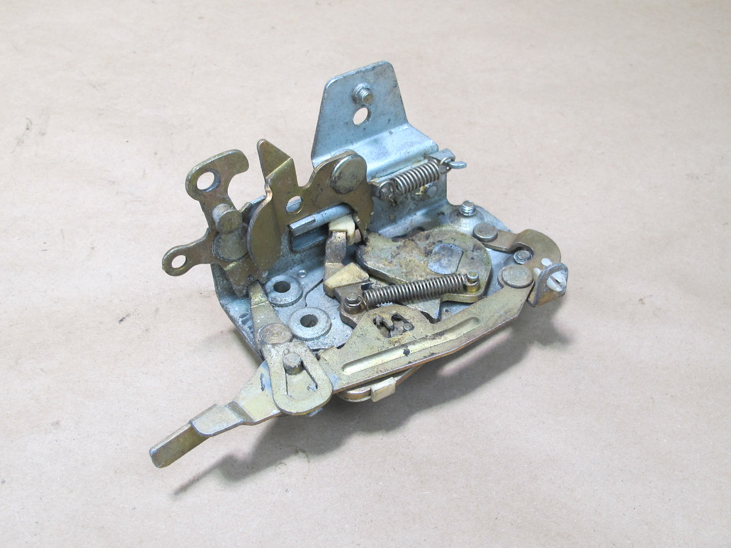 83-89 BMW E24 633CSi 635CSi Front Right Door Lock Catch Actuator OEM