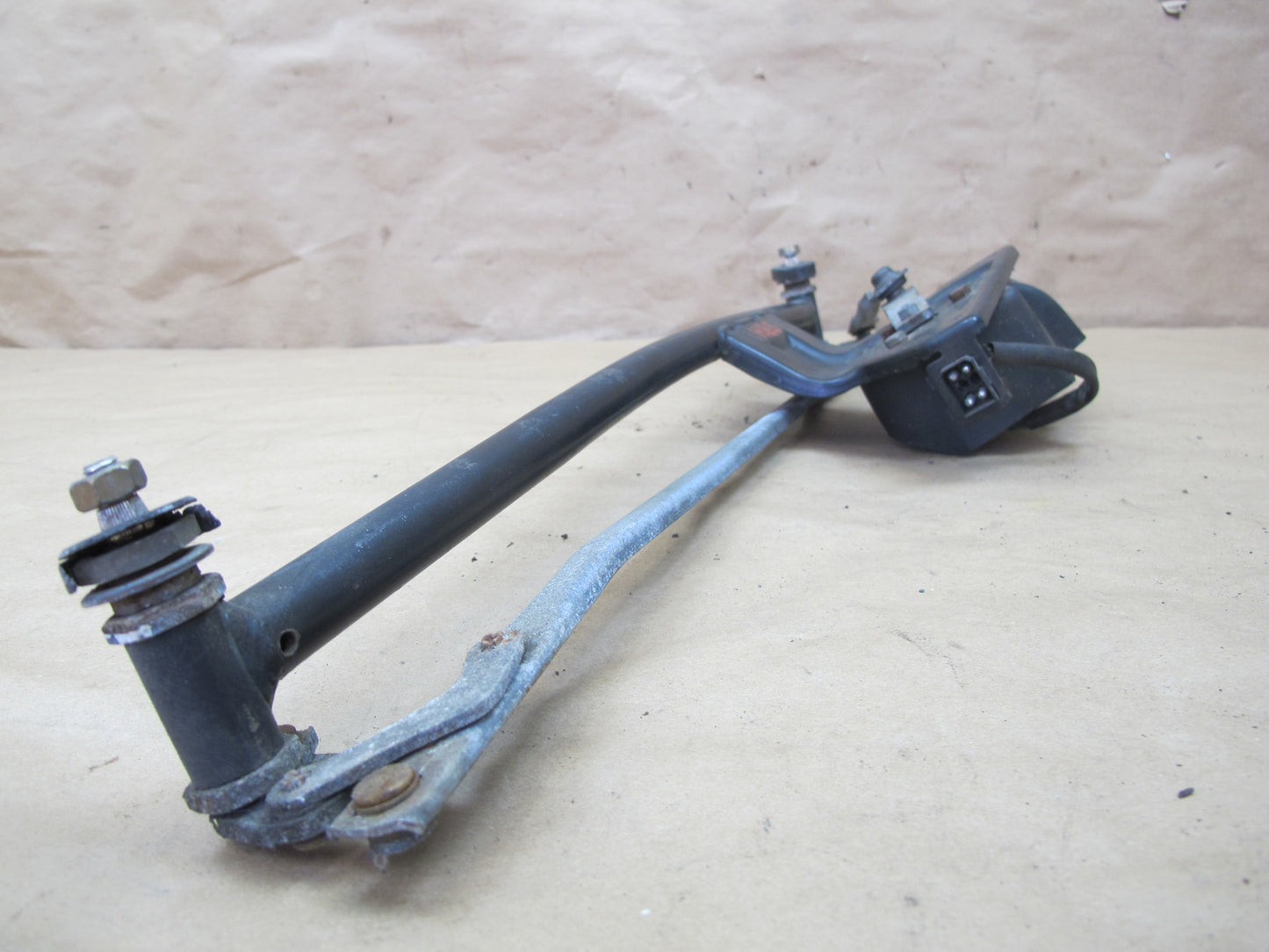 83-89 BMW E24 6-SERIES Front Windshield Wiper Transmission Linkage w Motor OEM