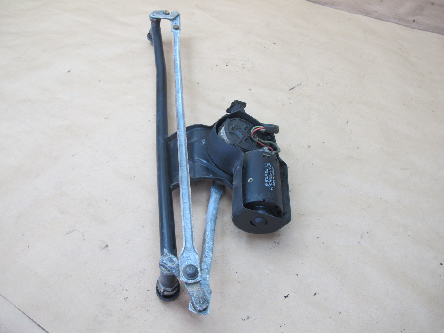 83-89 BMW E24 6-SERIES Front Windshield Wiper Transmission Linkage w Motor OEM