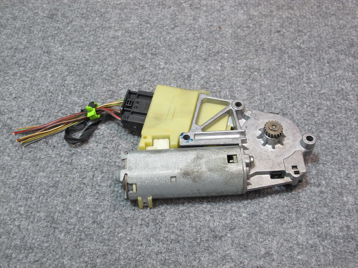 03-08 BMW E65 E66 7-SERIES Sunroof Motor Drive Unit 6916049 OEM