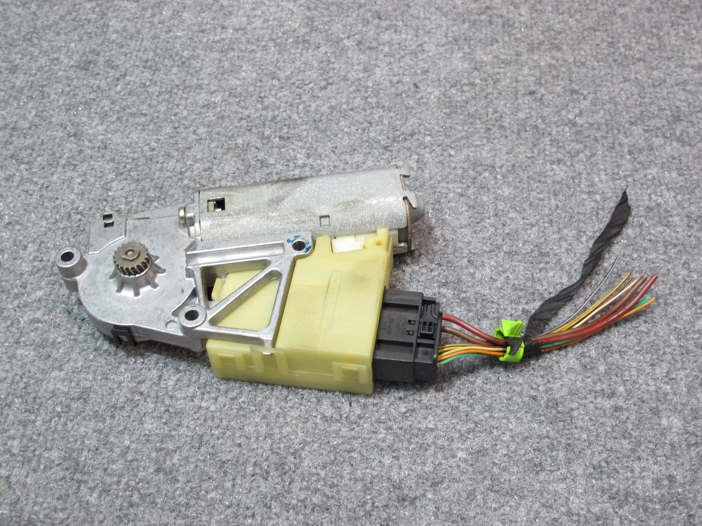 03-08 BMW E65 E66 7-SERIES Sunroof Motor Drive Unit 6916049 OEM