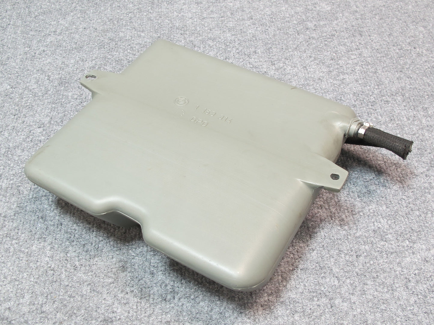 83-87 BMW E24 6-SERIES Fuel Evap Vapor Charcoal Canister Expansion Tank OEM