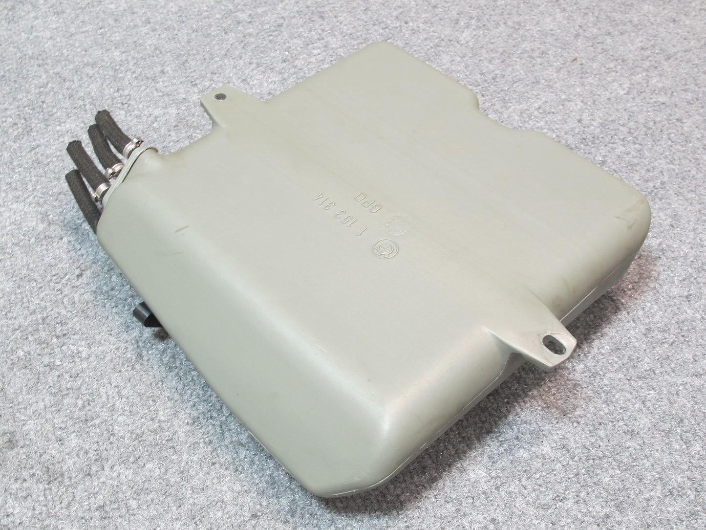 83-87 BMW E24 6-SERIES Fuel Evap Vapor Charcoal Canister Expansion Tank OEM