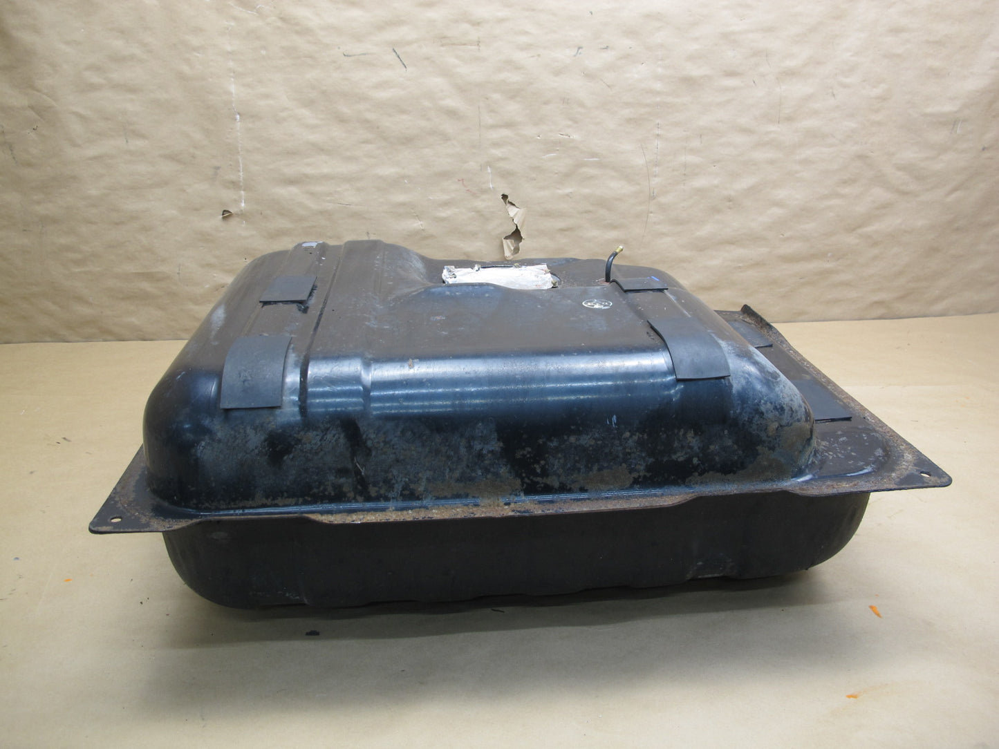 79-83 Datsun Nissan 280ZX 2.8L NON Turbo Gas Fuel Tank Reservoir OEM