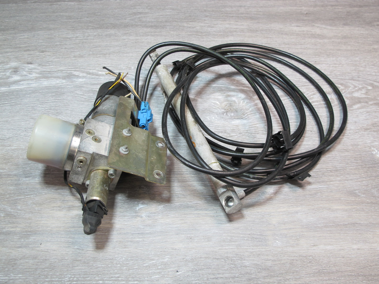 03-08 BMW E65 E66 7-SERIES Rear Trunk Hydraulic Pump Motor 7015009 OEM