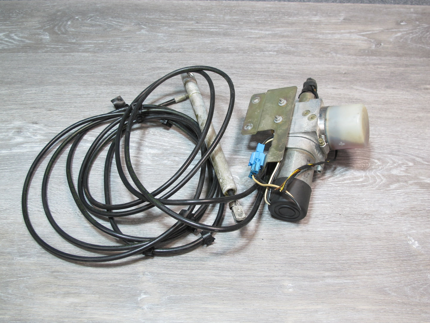 03-08 BMW E65 E66 7-SERIES Rear Trunk Hydraulic Pump Motor 7015009 OEM