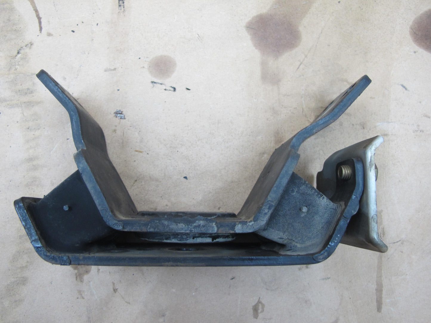 2003-2009 Lexus UZJ120L GX470 A/T Automatic Transmission Mount Bracket Support