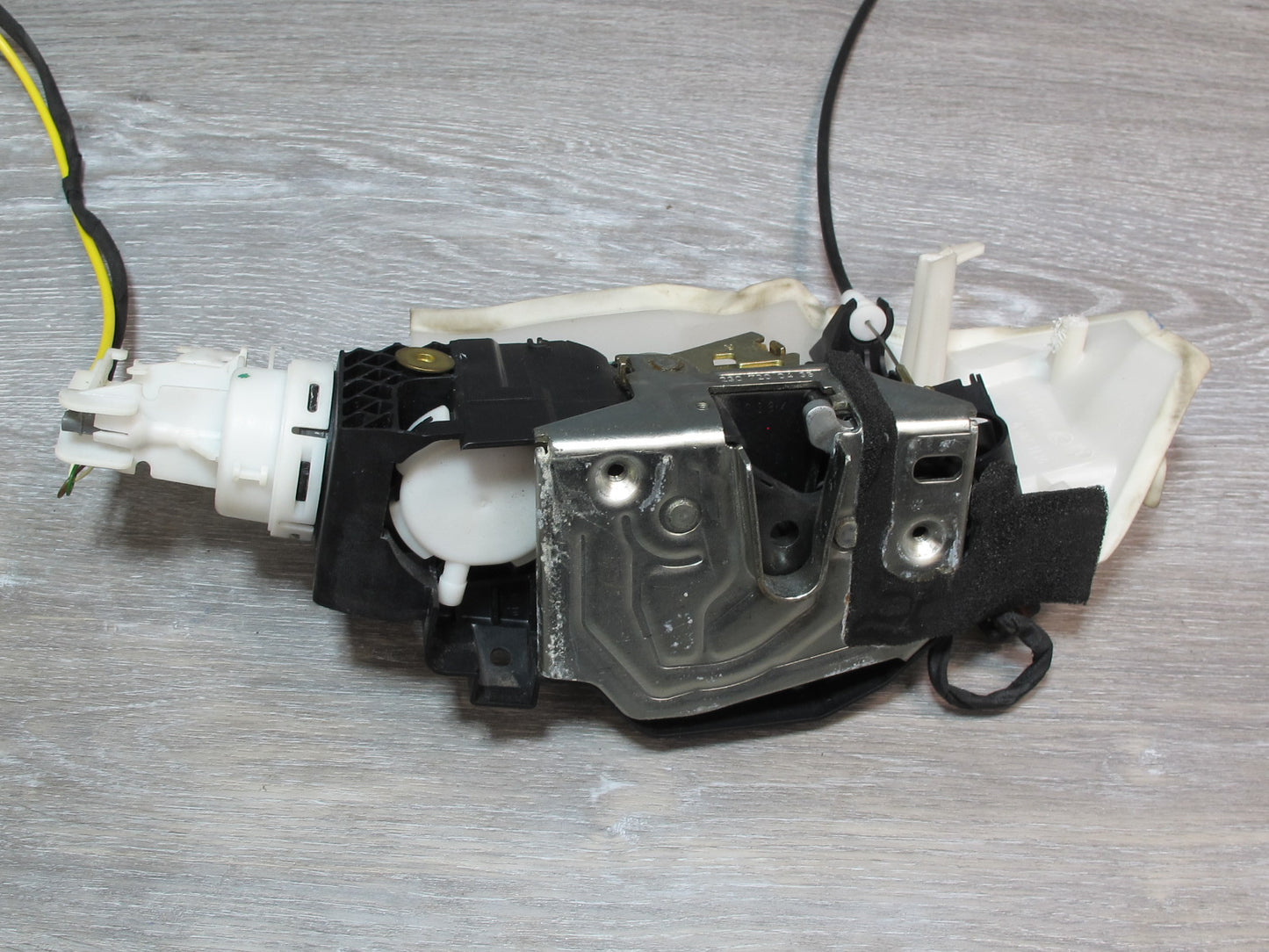 03-12 Mercedes R230 Sl-class Right Door Lock Latch Actuator 2307200435 OEM