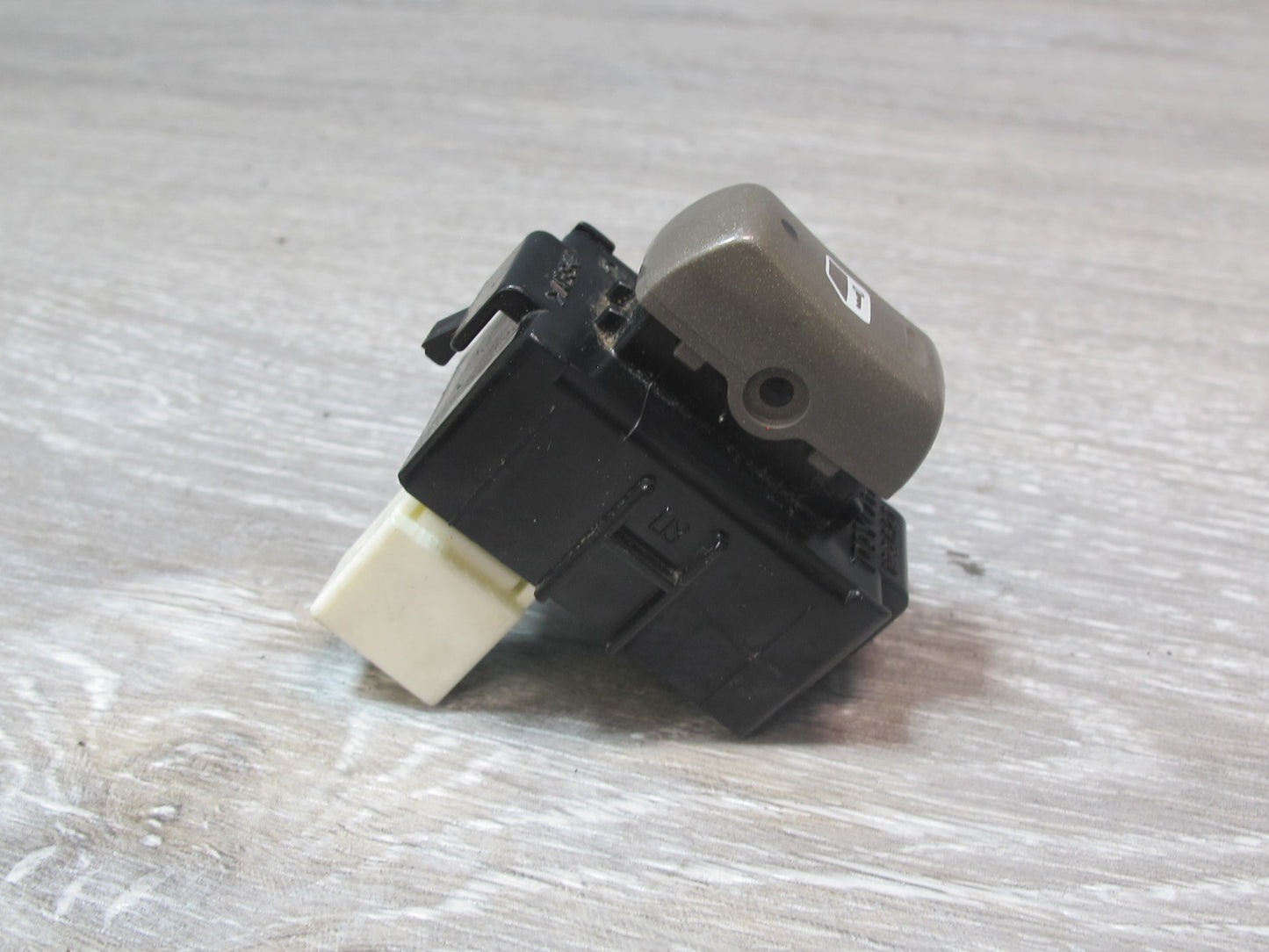 2003-2009 Lexus UZJ120L GX470 Front Right Door Lock Unlock Button Switch