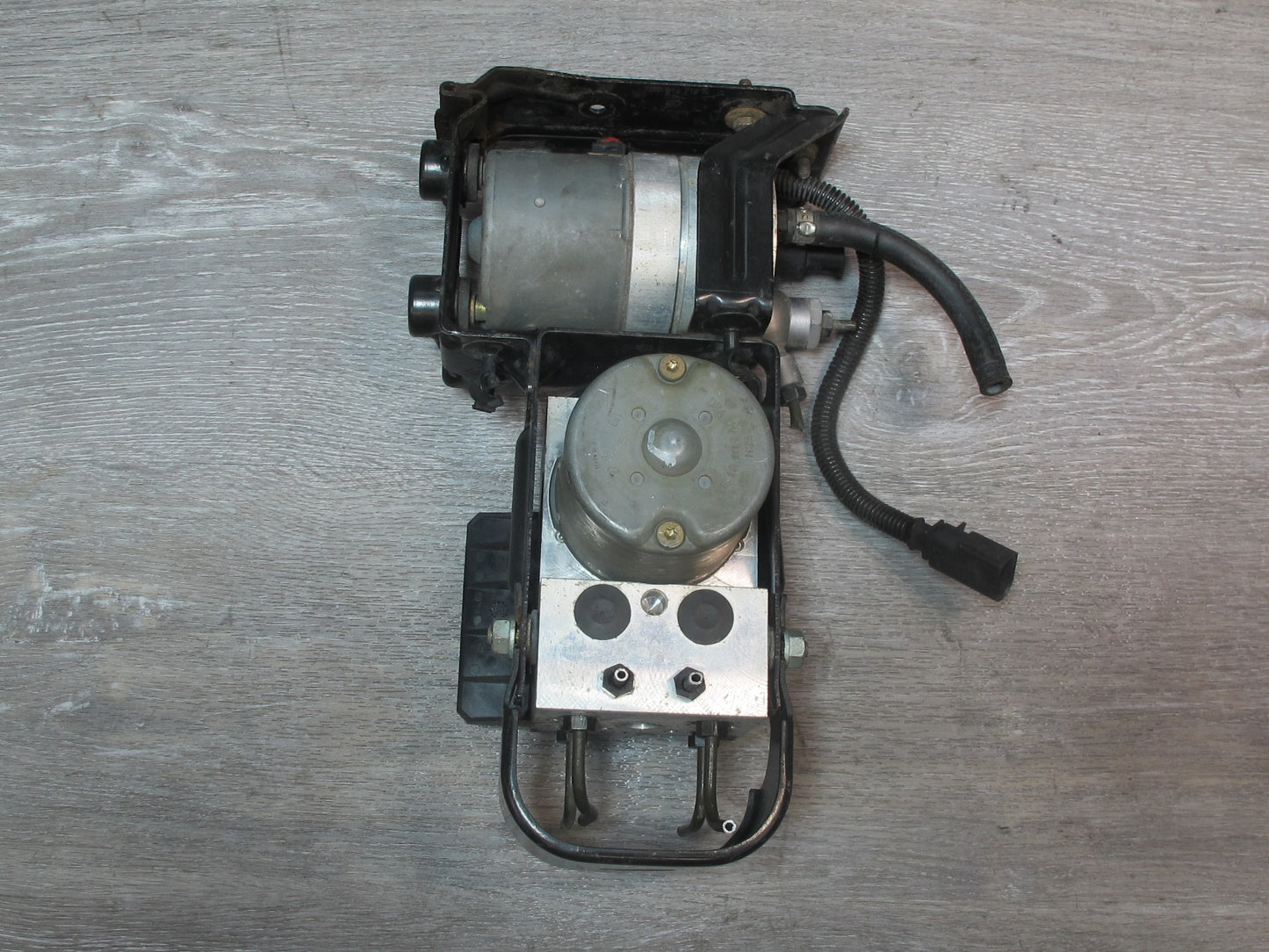 01-03 VW Eurovan T4 Anti Lock Brake ABS & ESP Pump Module Assembly OEM