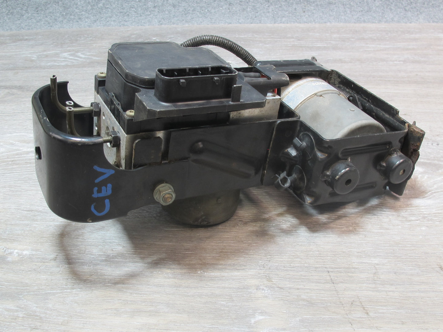 01-03 VW Eurovan T4 Anti Lock Brake ABS & ESP Pump Module Assembly OEM