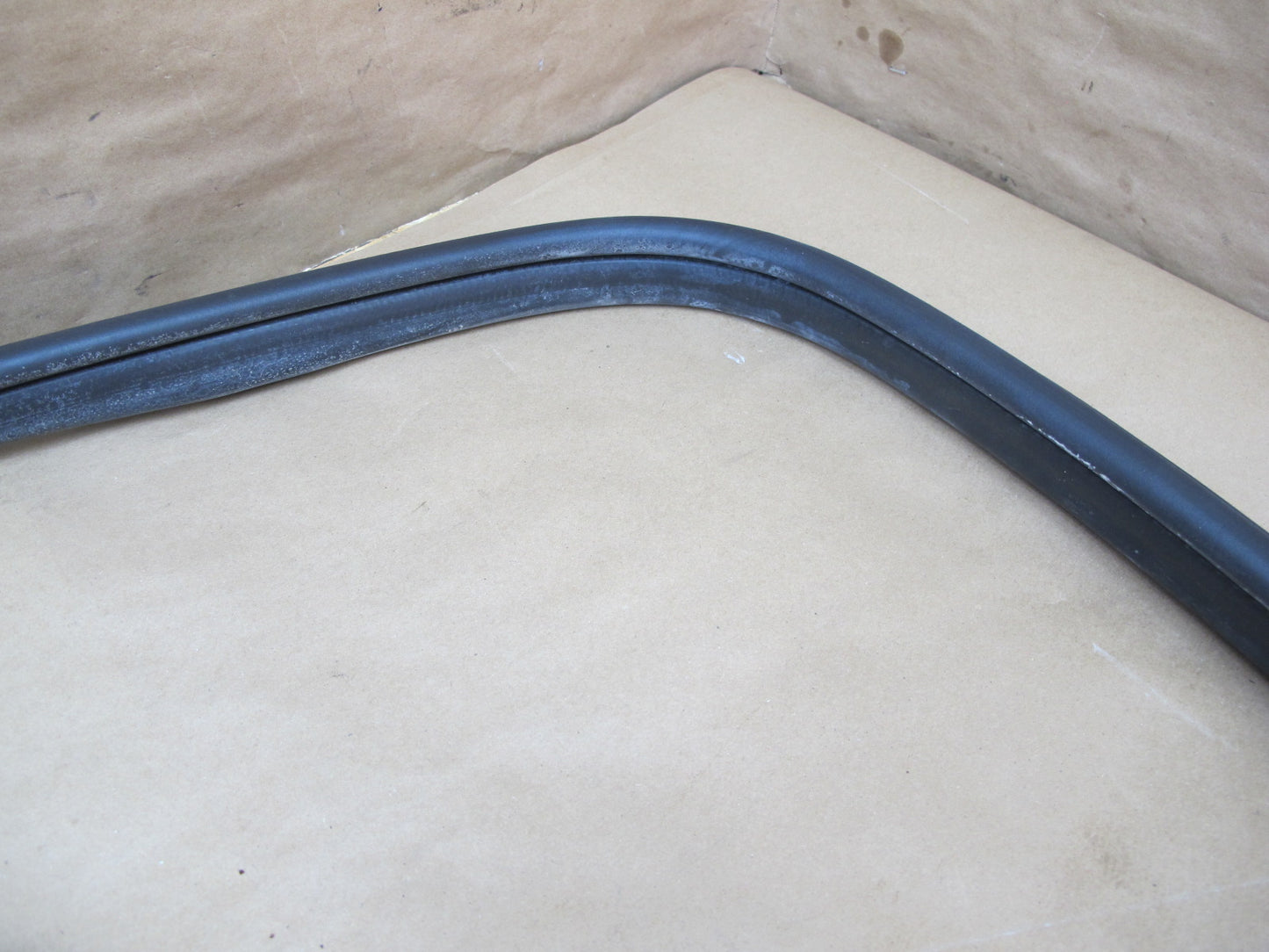 2003-2009 Hummer H2 Front Right Door Weatherstrip Rubber Seal