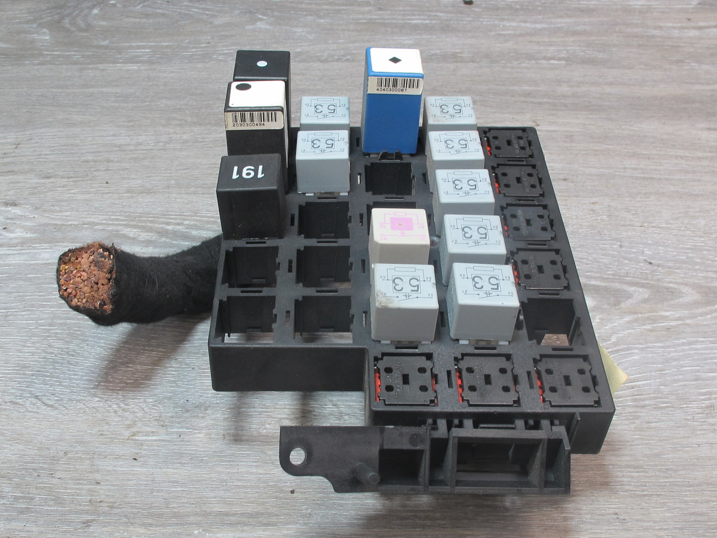 1999-2005 Porsche 911 Carrera 996 Power Distribution Fuse Relay Box Module Unit