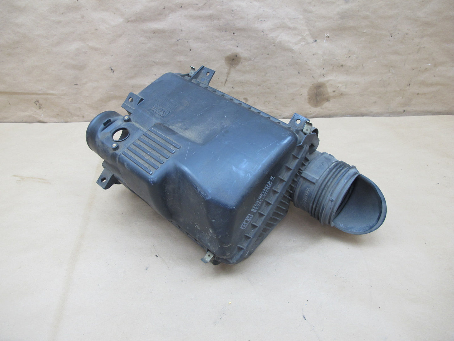 2003-2004 Lexus UZJ120L GX470 Air Intake Cleaner Filter Box