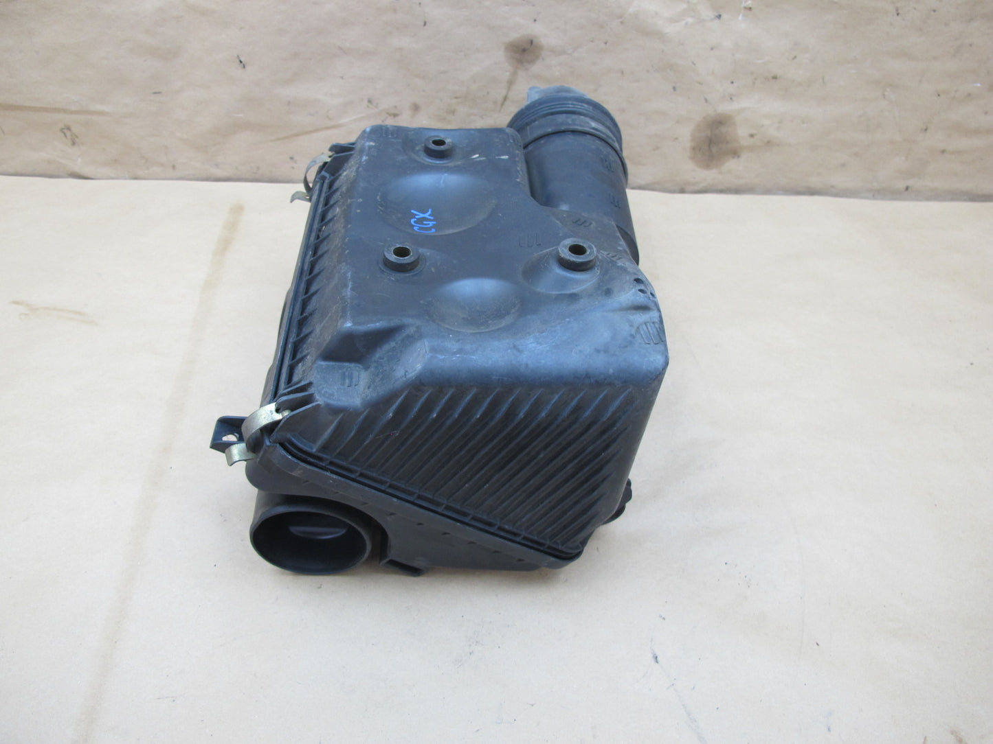 2003-2004 Lexus UZJ120L GX470 Air Intake Cleaner Filter Box