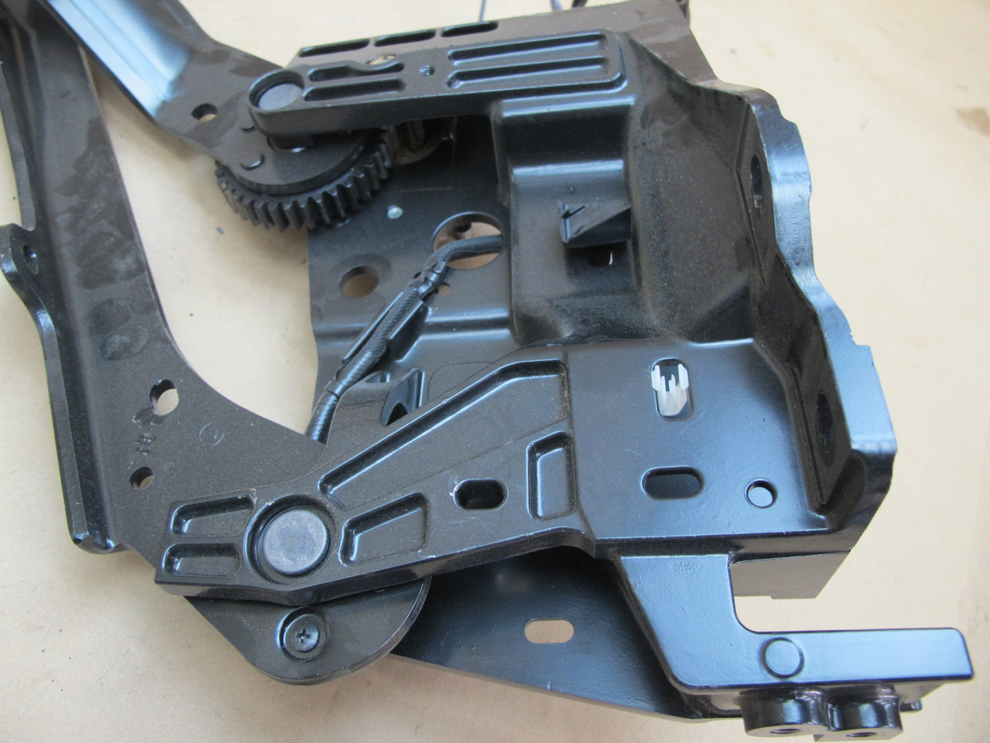 10-15 Lexus IS350 Convertible Rear Left Electric TOP Roof Motor Hinge OEM