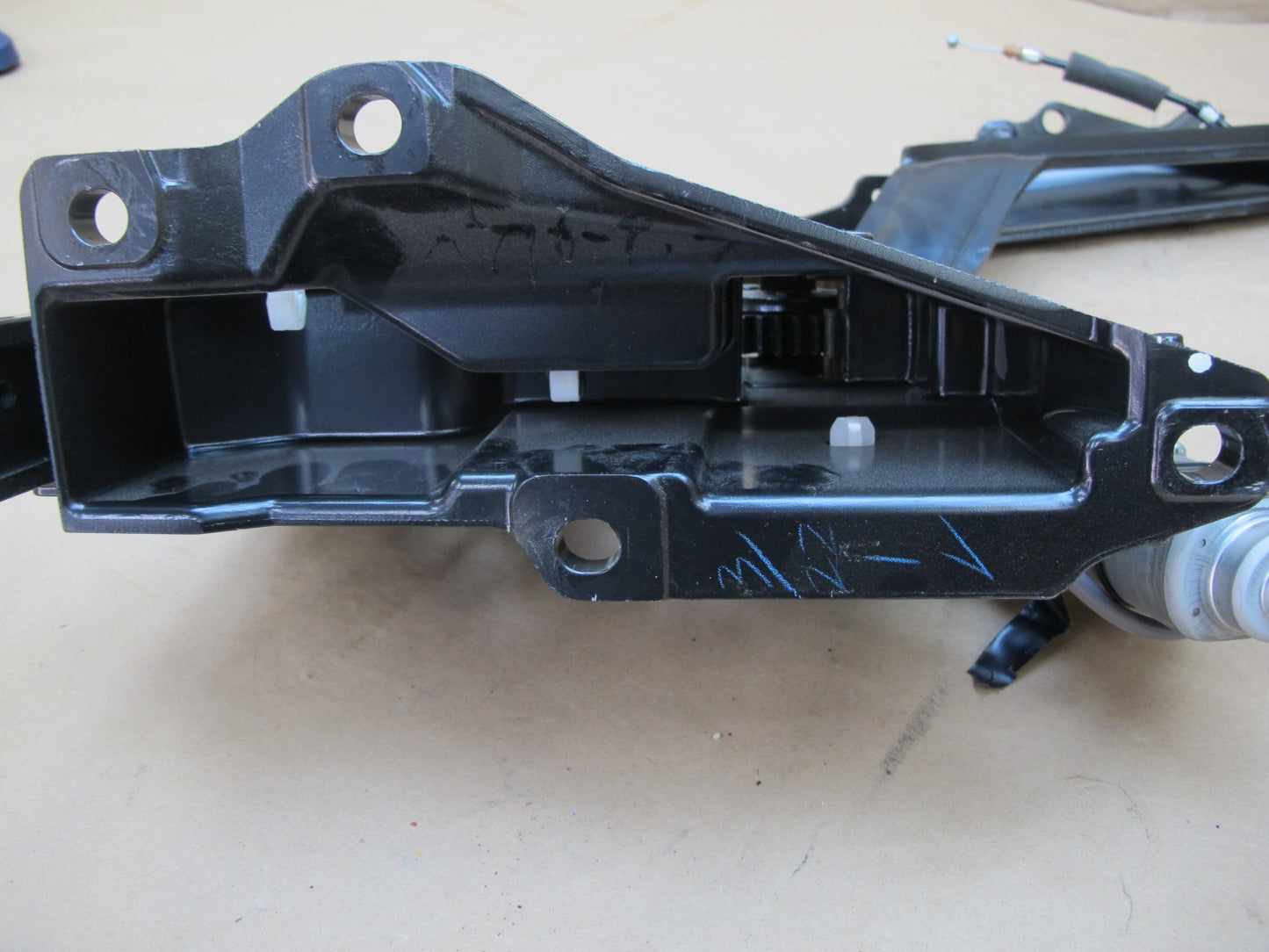 10-15 Lexus IS350 Convertible Rear Left Electric TOP Roof Motor Hinge OEM
