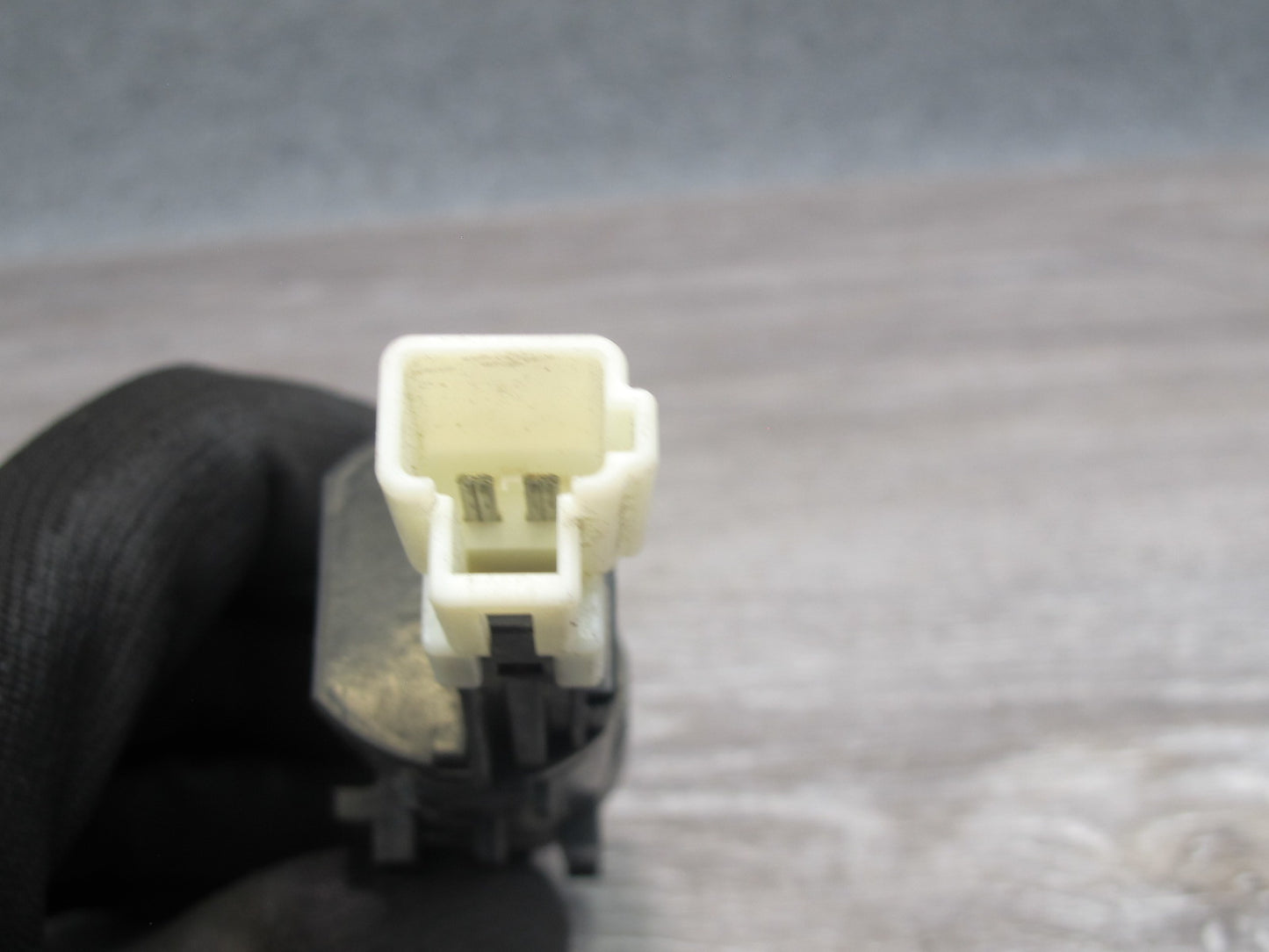 1995-2000 Lexus LS400 Front Right Seat Belt Height Adjuster Motor OEM