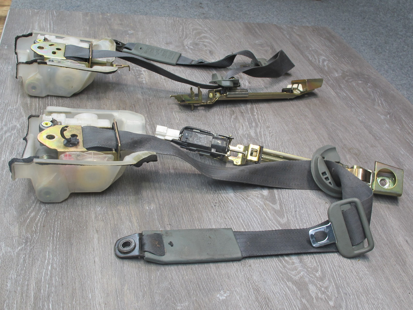 95-97 LEXUS LS400 FRONT LEFT & RIGHT SIDE SEATBELT RETRACTOR SET OEM