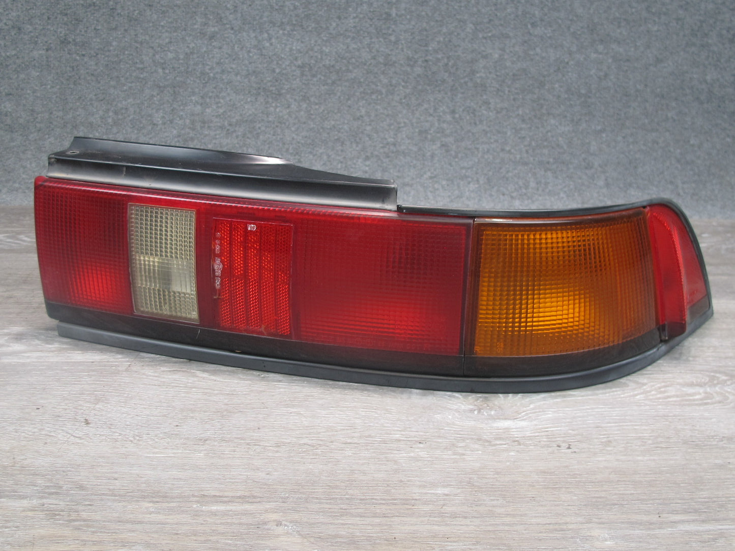 91-93 Toyota SW21L MR2 Rear Left & Right Tail Light Lamp w Center Molding OEM