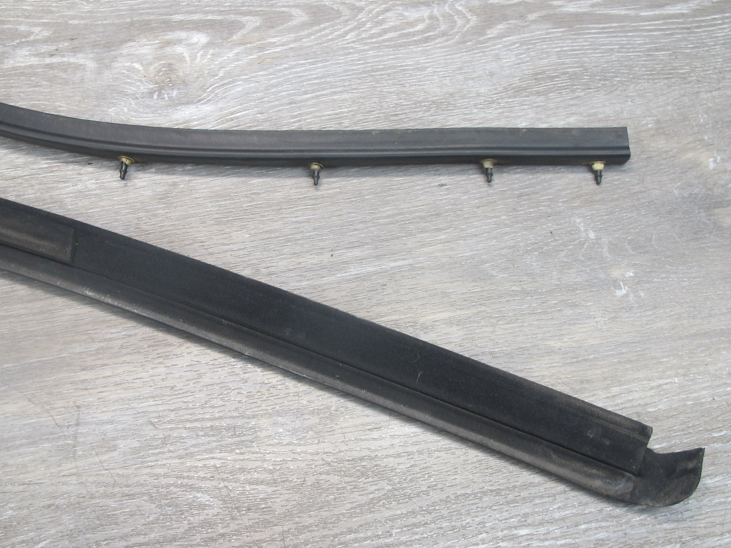 1999-2005 Porsche 911 996 Convertible Right Door Weatherstrip Seal Set of 2