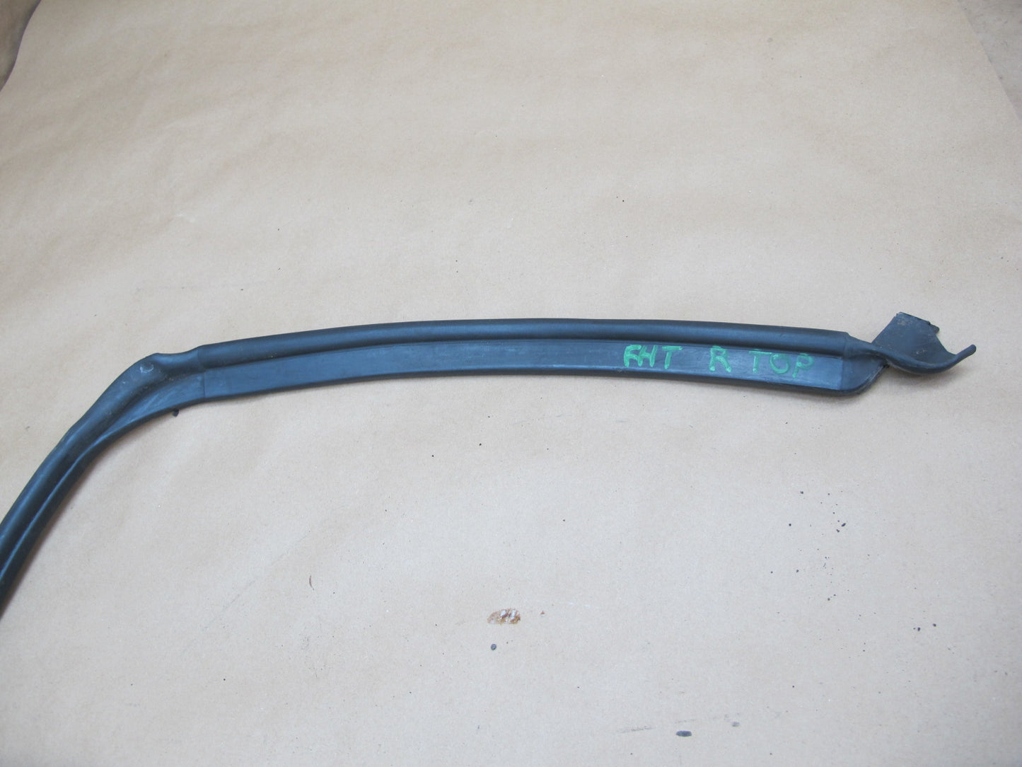 2003-2009 Hummer H2 Front Right Door Upper Weatherstrip Rubber Seal