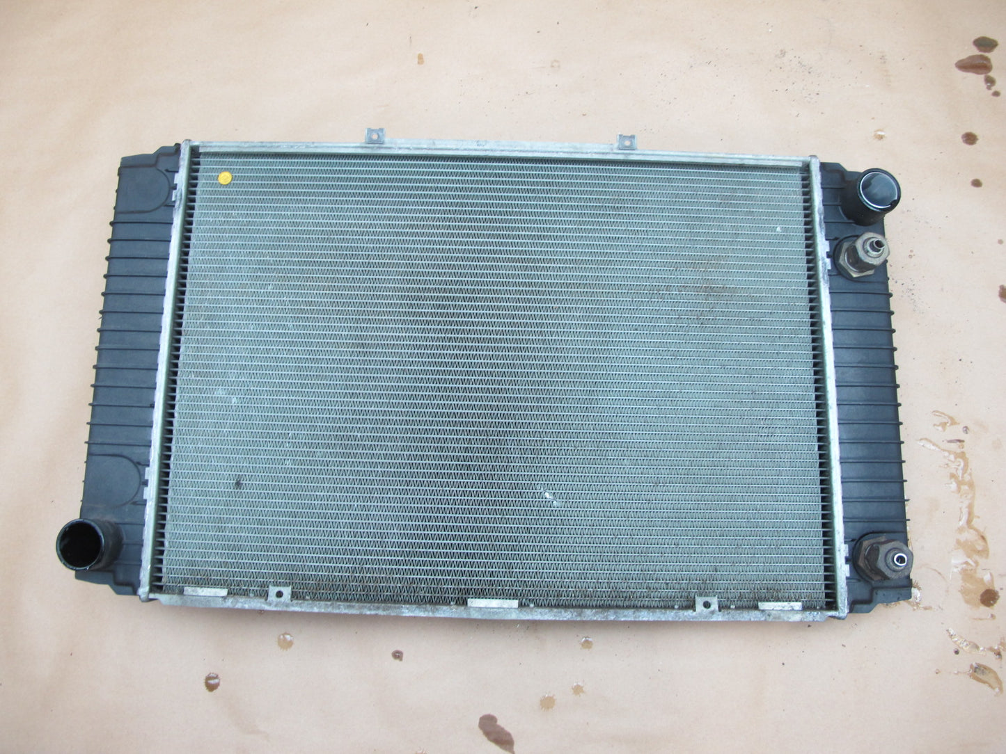 1987-1995 Porsche 928 S4 Engine Motor Cooling Radiator 92810604203