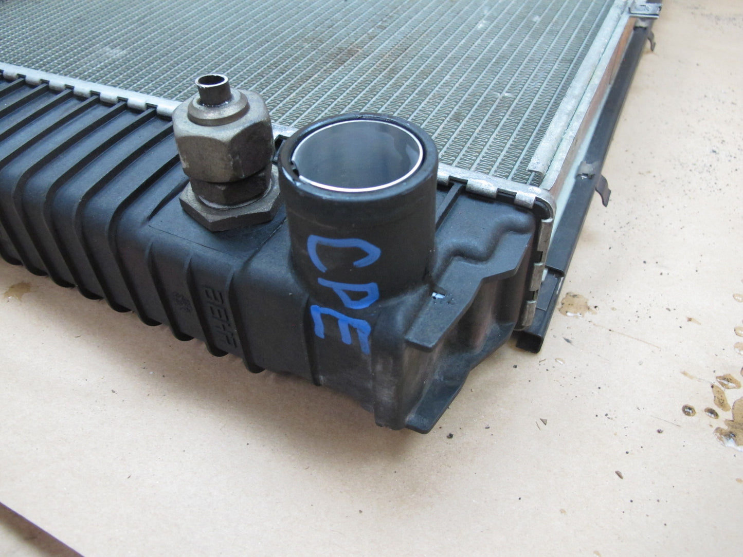 1987-1995 Porsche 928 S4 Engine Motor Cooling Radiator 92810604203