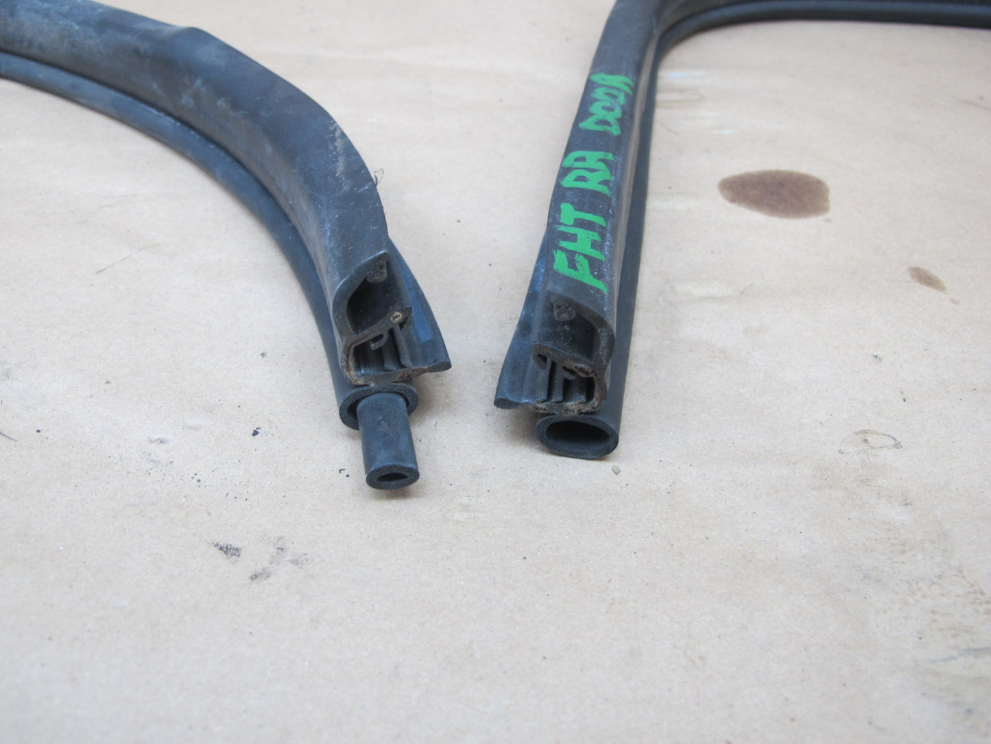 2003-2009 Hummer H2 Rear Right Door Weatherstrip Rubber Seal