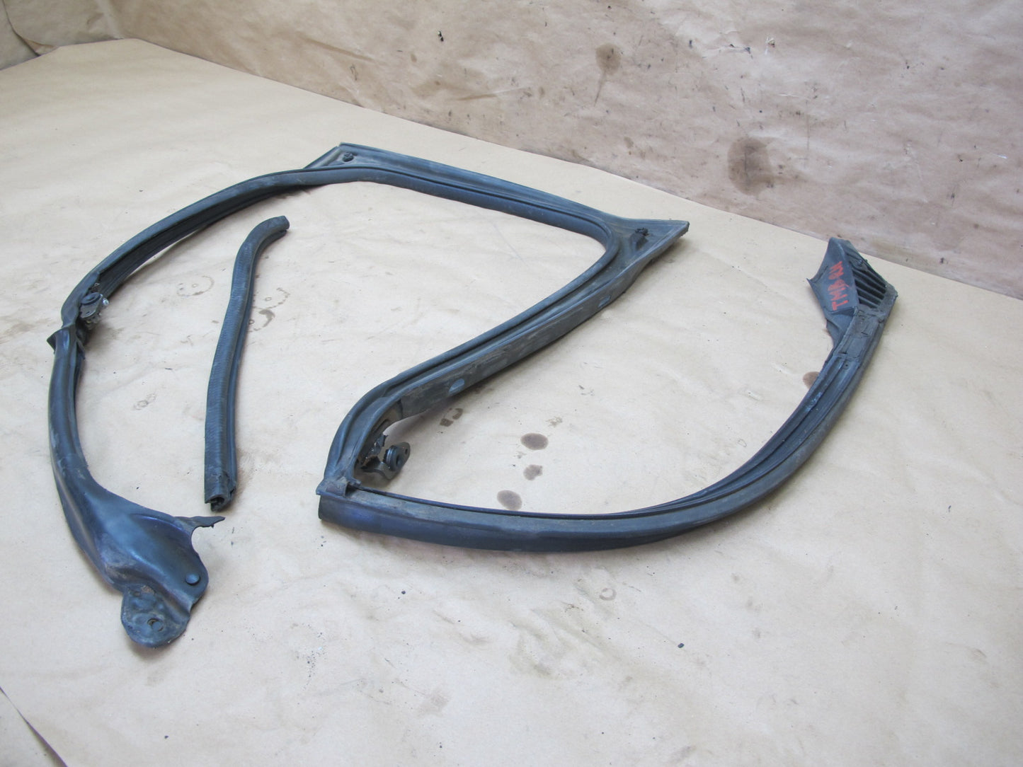 91-95 Toyota SW21L MR2 Right Side T-top Roof Weatherstrip Rubber Seal OEM