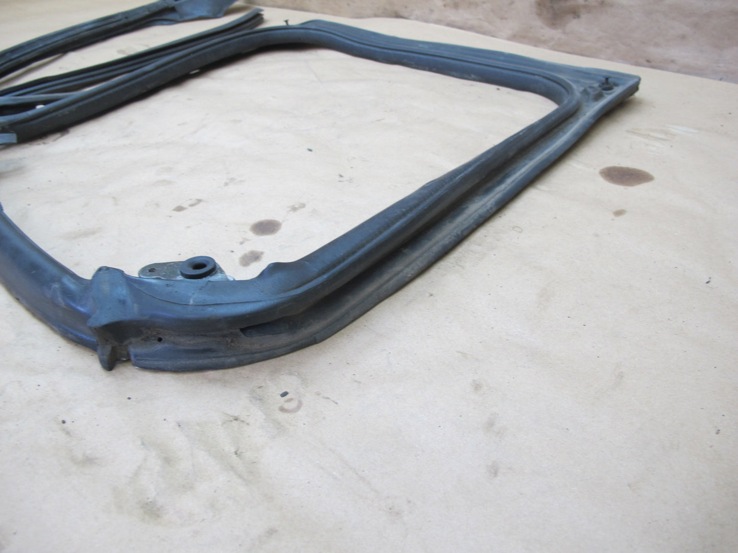 91-95 Toyota SW21L MR2 Left Side T-top Roof Weatherstrip Rubber Seal OEM