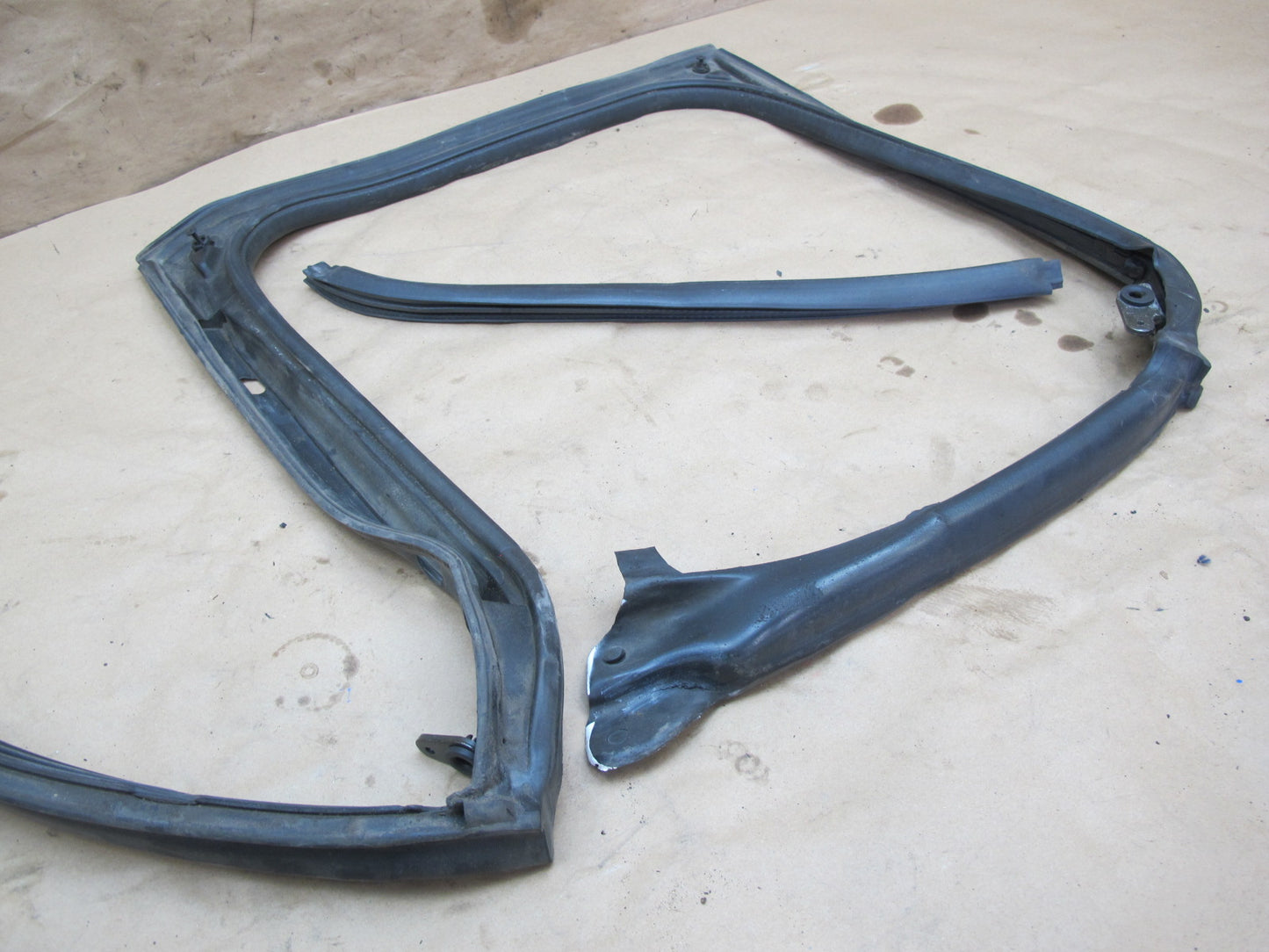 91-95 Toyota SW21L MR2 Left Side T-top Roof Weatherstrip Rubber Seal OEM