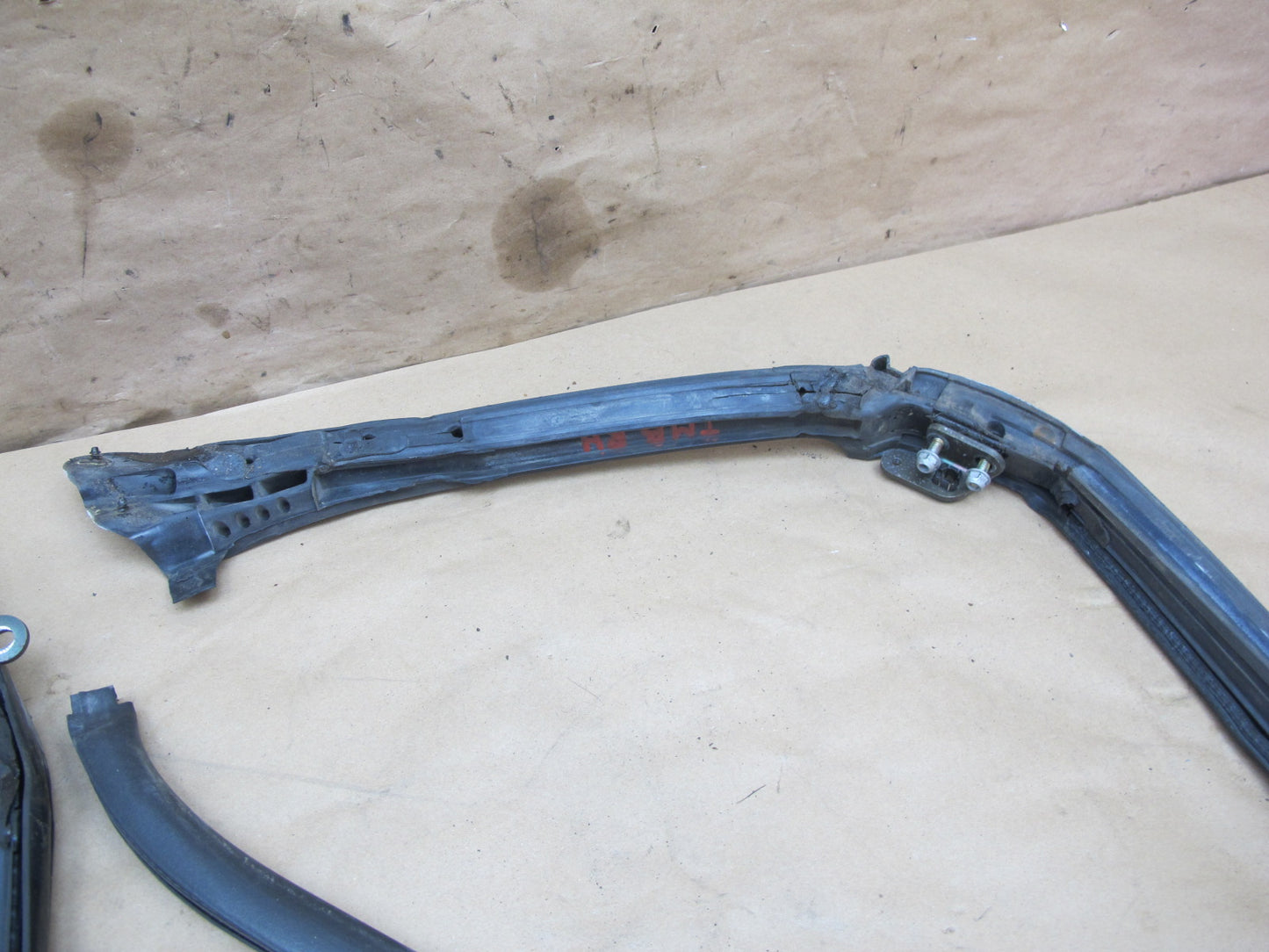 91-95 Toyota SW21L MR2 Left Side T-top Roof Weatherstrip Rubber Seal OEM