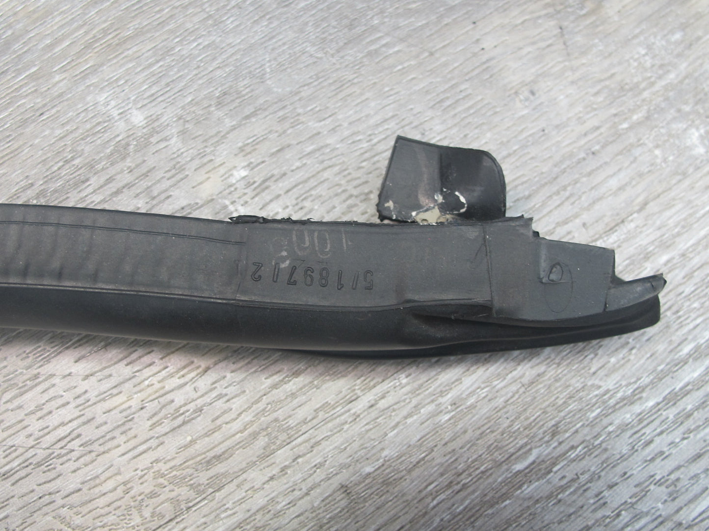 1999-2005 Porsche 911 996 Convertble Left Door Weatherstrip Rubber Seal